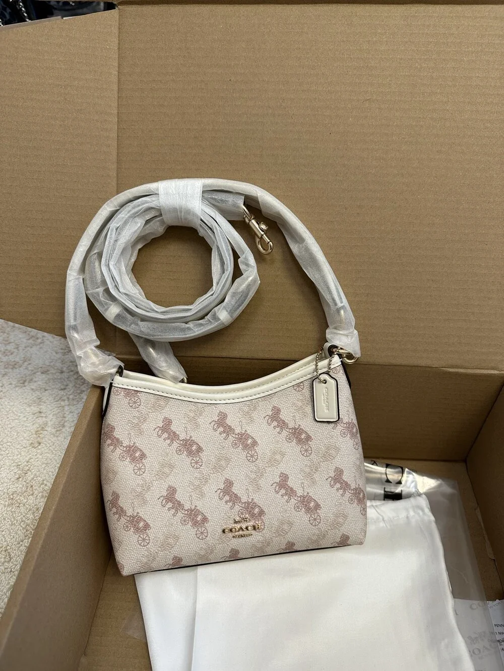 Coach single shoulder crossbody bag